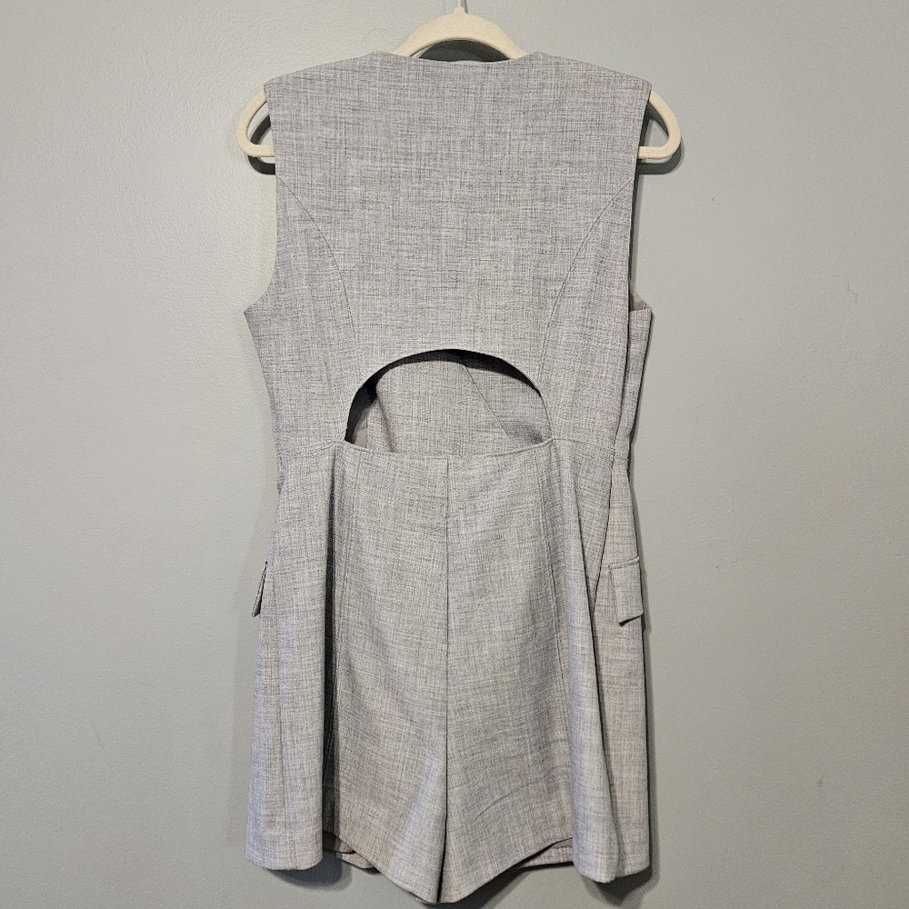 Dynamite Gray Sleeveless Tailored Romper - Picture 4 of 6